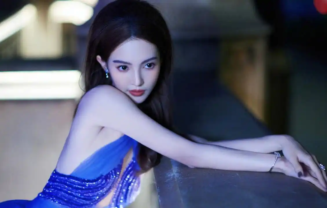 金晨胡夏感情生变!女方单方取关,男方被曝主动联系狗仔纰漏恋情