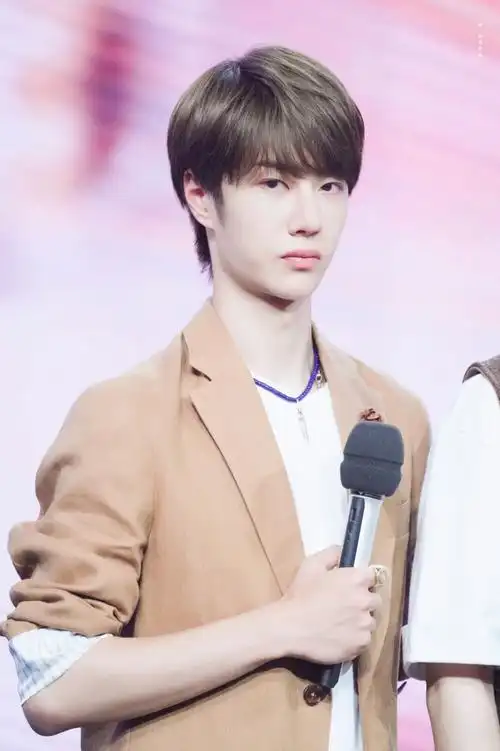 190701天天向上录制uniq王一博67676777顺毛奶盖萌萌哒77