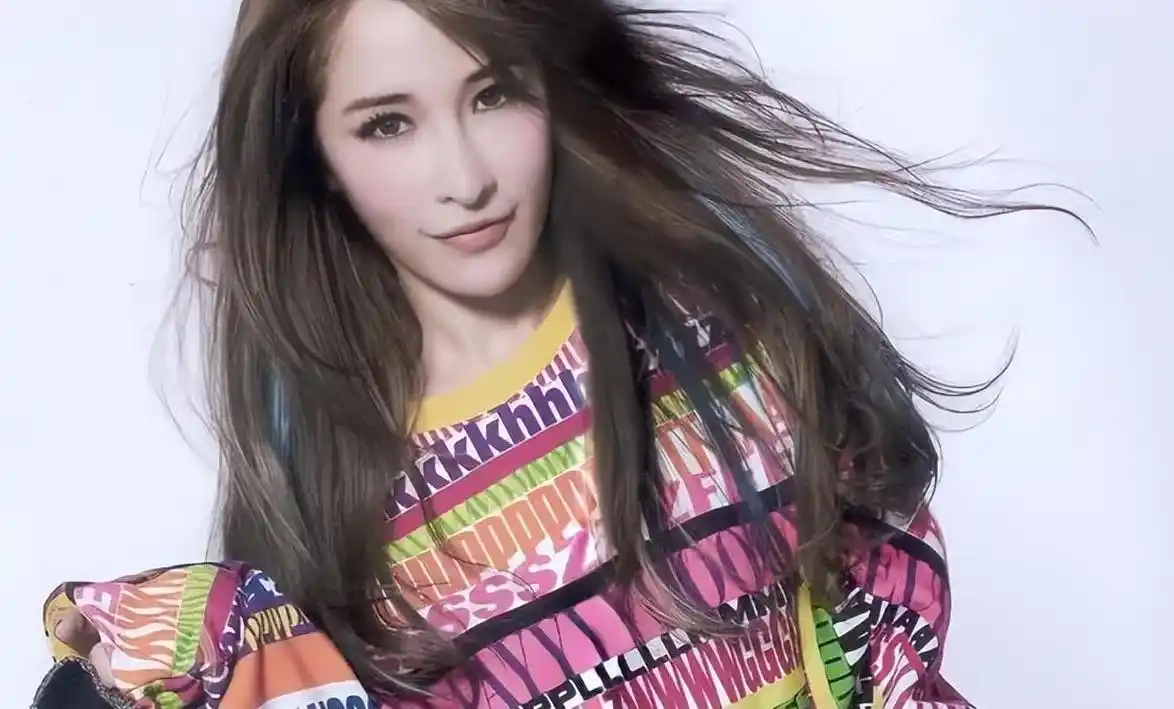 萧亚轩:执着的爱情与多变的年龄 萧亚轩的男友永远年轻,但年纪不饶人