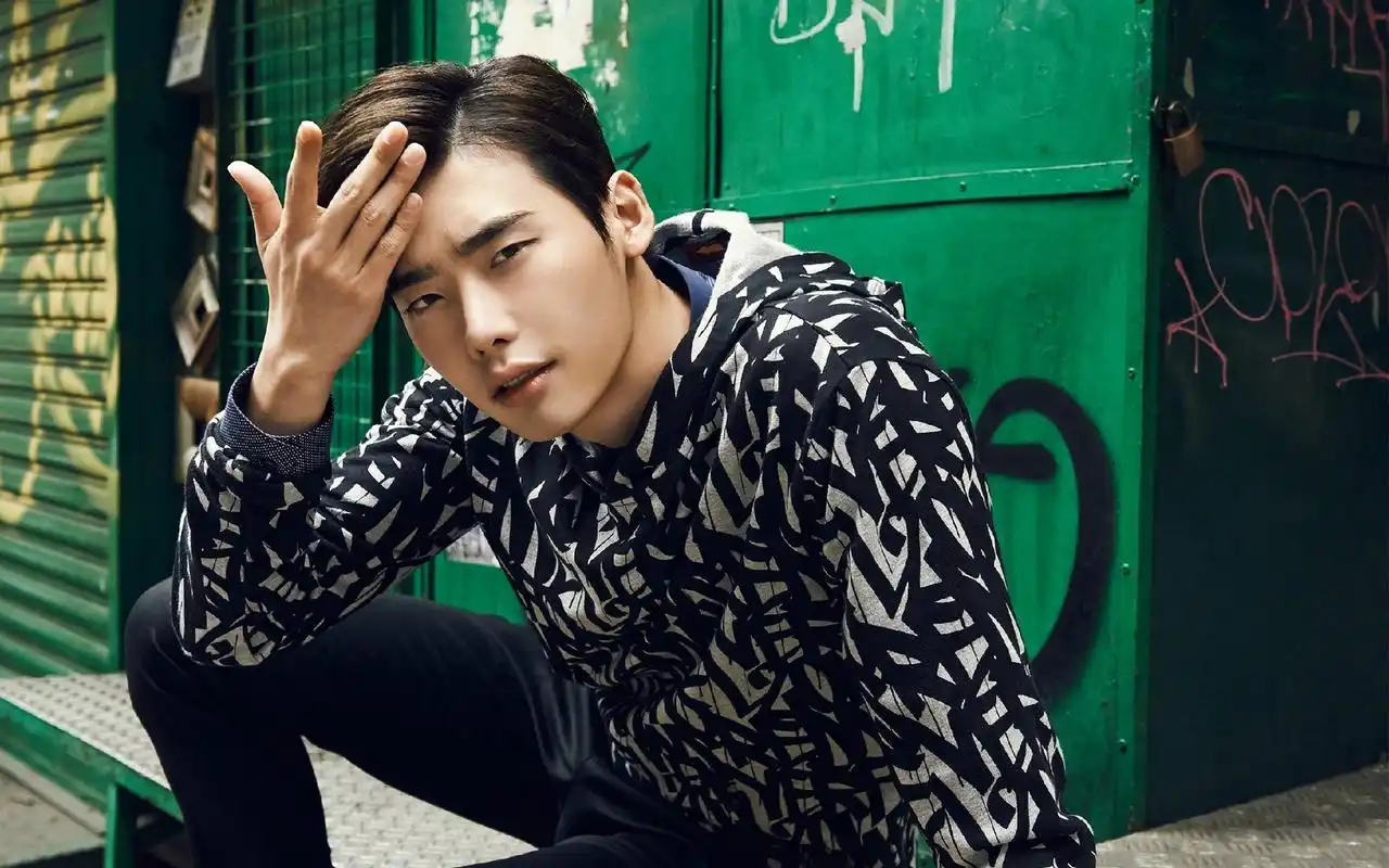 韩国长腿帅哥李钟硕高清电脑桌面壁纸下载