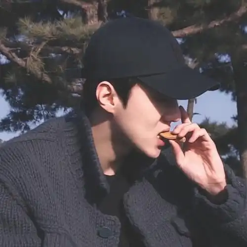 吴世勋头像抱图dd