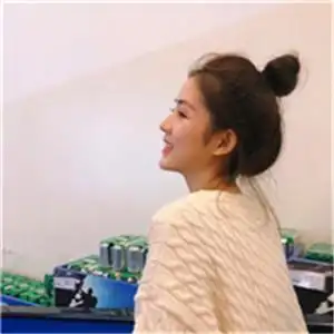 丸子头女生头像这个季节最适合丸子头了