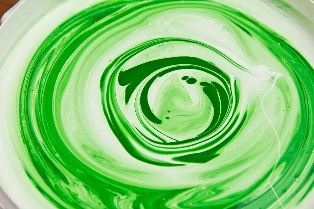 背景,白色和绿色的乳液