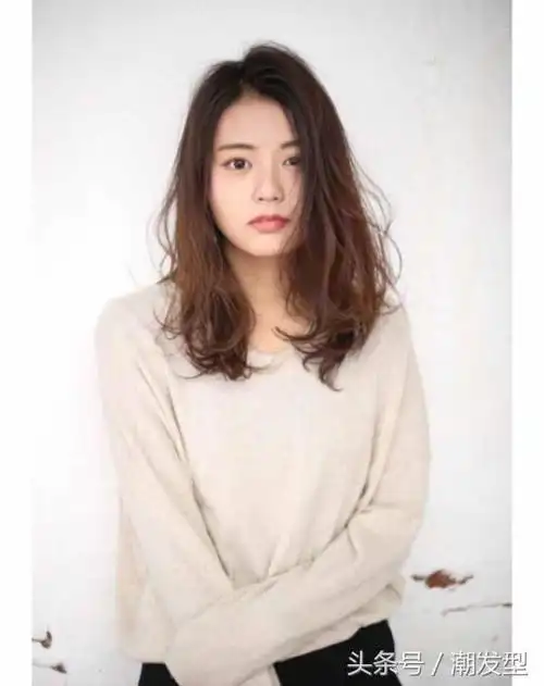 圆脸长发发型(适合圆脸的超洋气长发)