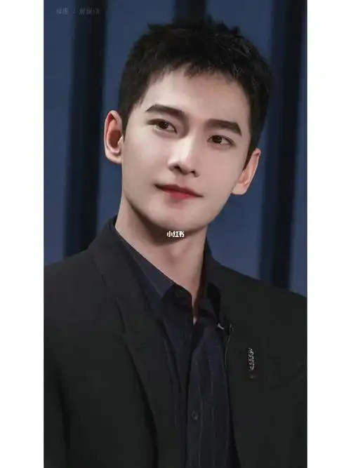 好奇杨洋刚出道的时候有人说他像谁吗