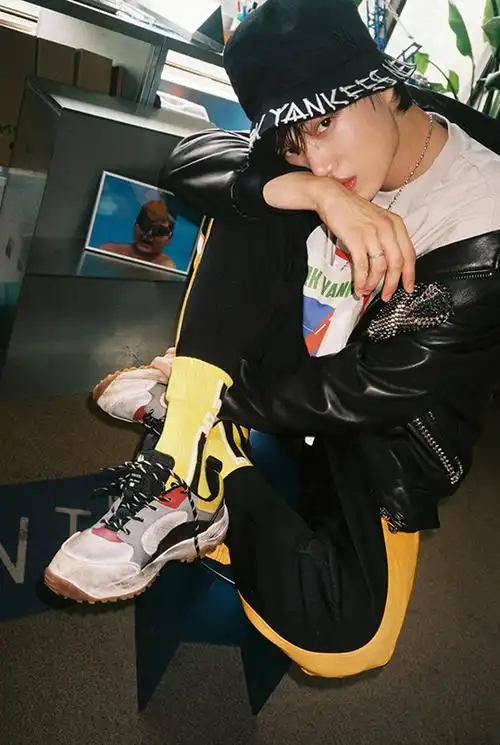 exo金钟仁最新运动画报公开目光迷离演绎复古街头时尚组图5