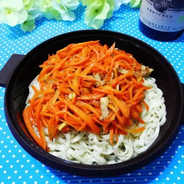 胡萝卜肉丝拌面的做法_胡萝卜肉丝拌面怎么做_爱吃de胖子的菜谱_美食