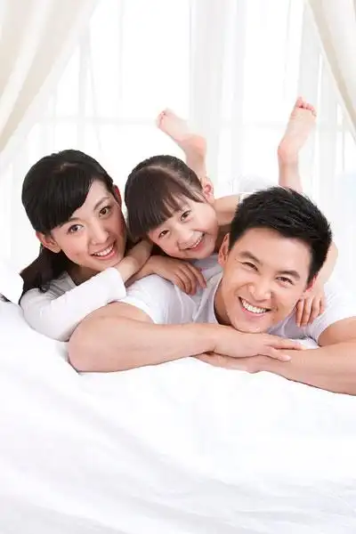 温馨的一家三口