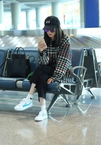 继集体解约后,明星再次集体力挺国货!杨幂龚俊都换成回力鞋了