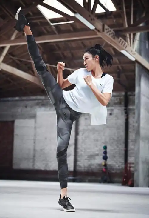 跆拳道冠军的龙女郎张蓝心修长螳螂腿一绝