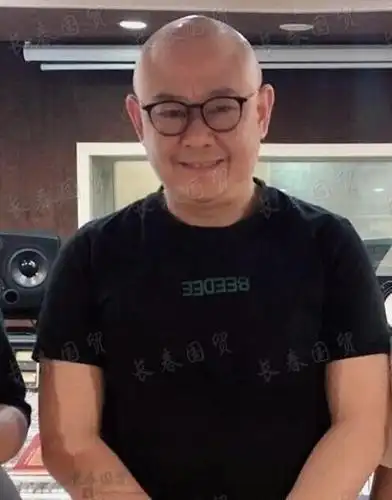 49岁刀郎近况曝光,身材发福皱纹明显,自嘲已进入老年生活_腾讯新闻