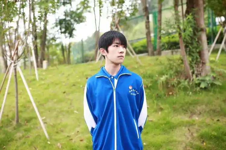 tfboys易烊千玺备战高考 作为高三学生代表发言