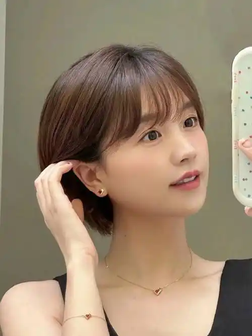 知性时尚真耐看露耳波波头短发新风尚