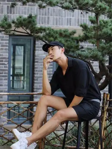 拍摄过国内众多时尚明星,这位身高1米86的摄影师帅哥,完美