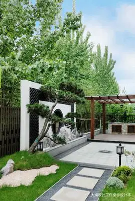 自建别墅庭院中都会根据风水学上的讲究,砌筑一面屏风墙,为的是改善