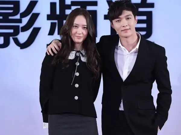 张艺兴确定接演《毕业季》 2度甜牵krystal谈恋爱