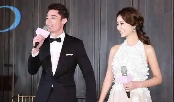 林心如与霍建华高调庆生!素颜穿毛衣好减龄,48岁被宠上天太幸福_生活_