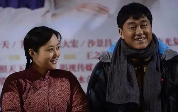 何冰:娶同桌做老婆,38岁才第一次演男主,为何结婚几十年0绯闻