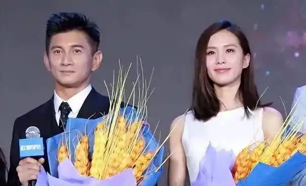 陈思诚罕带孩子外出游玩,与前妻相处氛围融洽,8岁朵朵近照很壮_佟丽娅