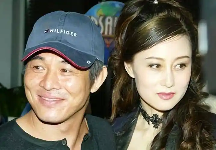 在尼泊尔的山川间,李连杰一家发现了真实的幸福.