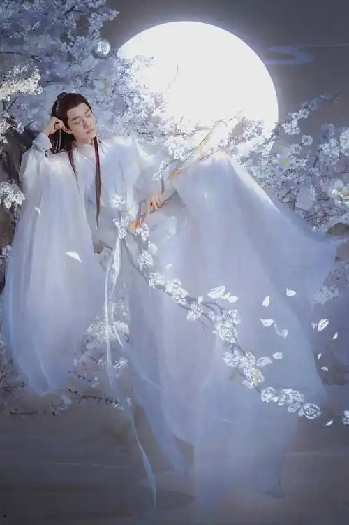 熬过了古偶男的"天花板"和"反面教材",真正的古装美男潮来了_古偶美