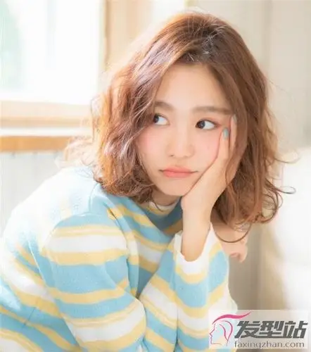 今年最火的短烫发 空气烫人鱼烫显脸小