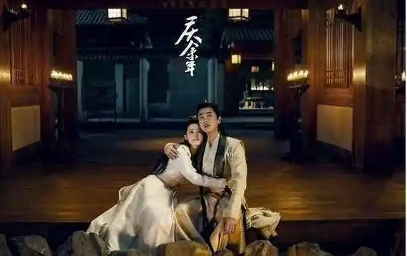 当明星拍亲密动作戏份避嫌方式不同李沁a字搂邓伦手抓空气