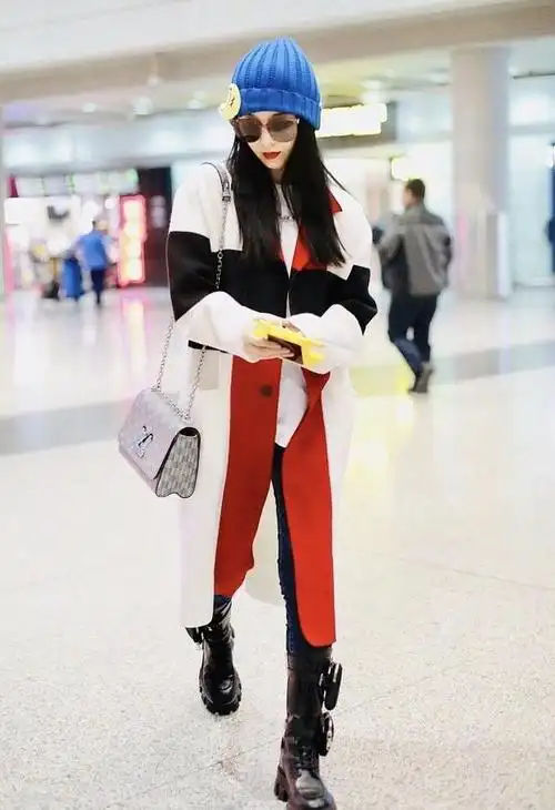 范冰冰又现艺术式造型白色连衣裙配橘色手套橘色妆容好美