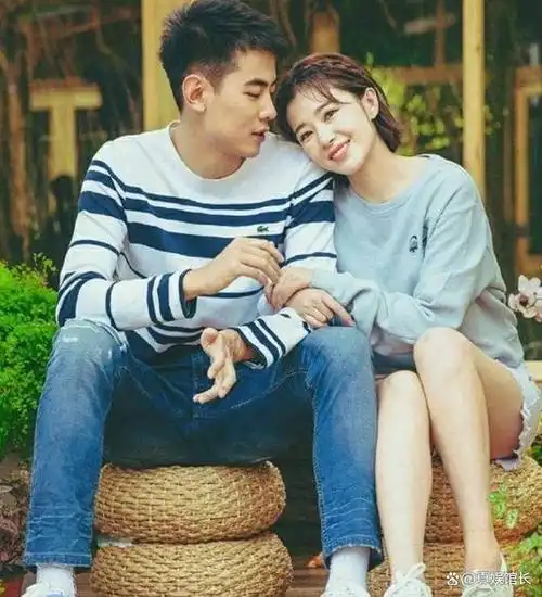 而纪凌尘也开始在节目中,时不时的表现出"不正常"的一面,"模范男友"的