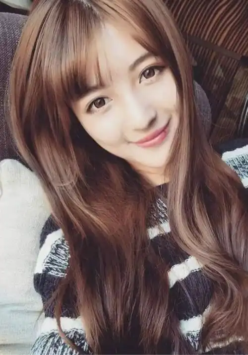 妙龄校花瓜子脸美女校花翁心颖