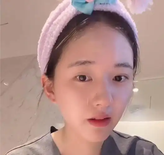 赵露思分享卸妆视频,脸蛋怼着镜头,这皮肤状态是认真的吗?