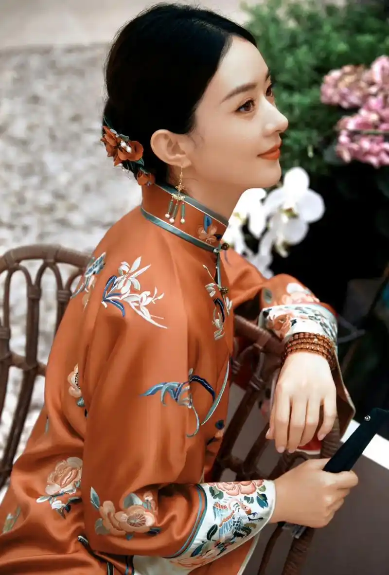 赵丽颖# 旗袍造型好美,有种国泰民安的大气美,你觉得呢?