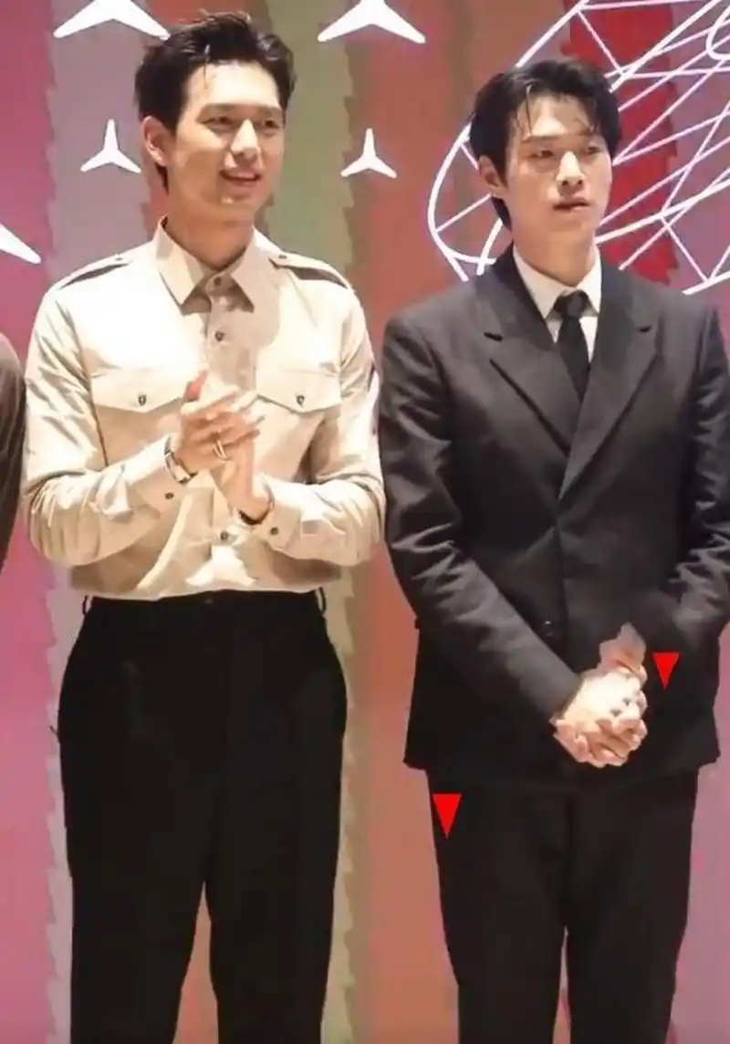 183的魏大勋站在185的李现旁边,身高差距不止有2cm吧?