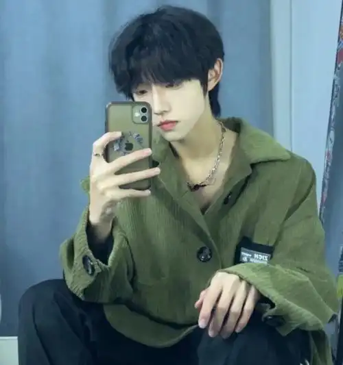 男生发型狼尾发