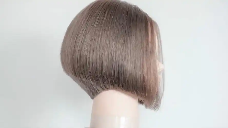 如何剪一款前长后短的立体波波头