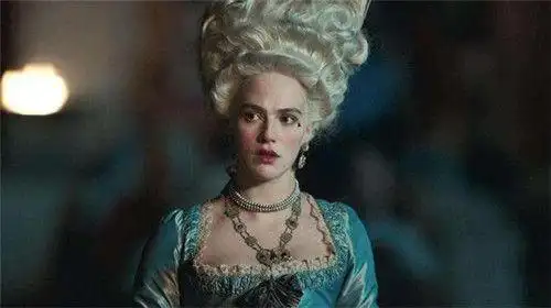 中世纪欧洲有多"优雅"?贵妇在裙子里随地大小便,不洗澡成常态