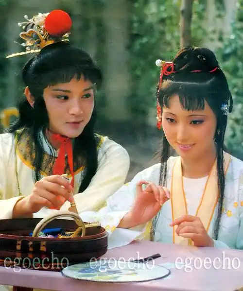 87版电视剧《红楼梦》剧照,宝黛合影.