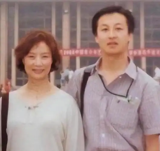 演员吕中:与丈夫恩爱53年,老伴离世后,儿女引领她在悲痛中坚强