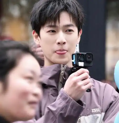 程潇离不开乐华?黄俊捷还有隐藏暴雷?李昀锐夏之光有矛盾?