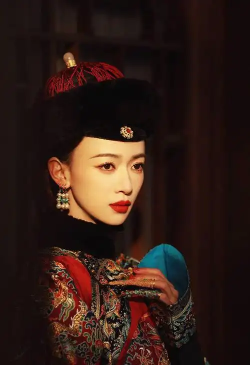 吴谨言清宫造型惊艳亮相,再现经典角色魏璎珞!