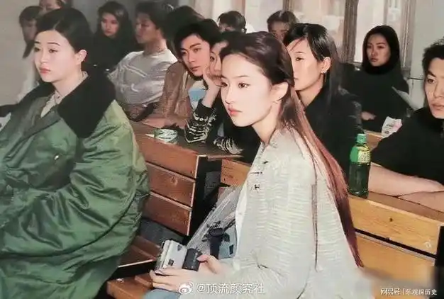 终于找到刘亦菲早期衣品差的原因了