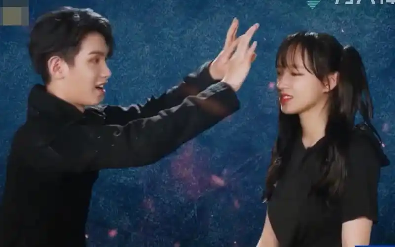 黄明昊要掀程潇上刀山下火海有balance的刘海,程潇不打他因为justin还