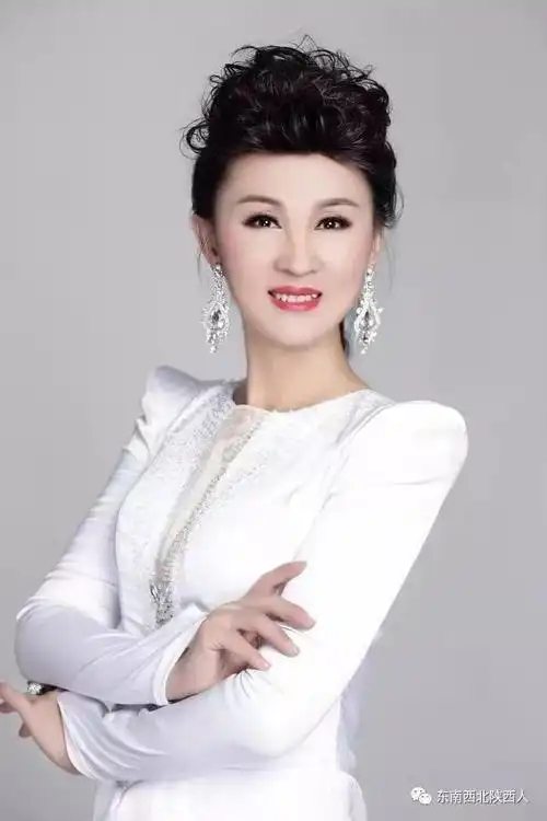 歌唱家米东风喜迎新年福纳年鸡