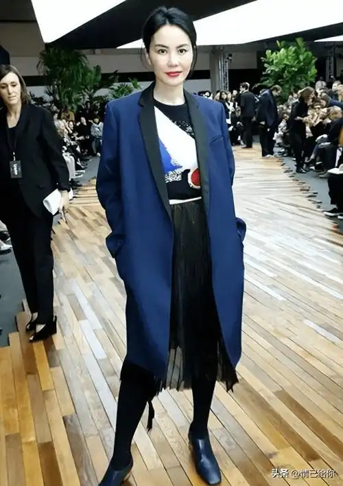 王菲赵薇结束闺蜜游,同回北京为谢霆锋庆生,"铁三角"独缺那英_俞飞鸿