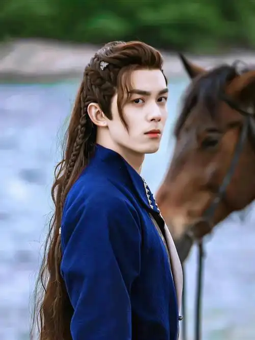 阿诗勒隼波浪长发好好看