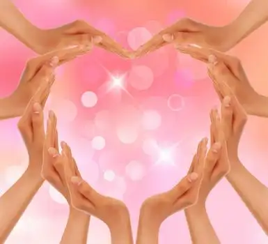 爱心手势公益海报