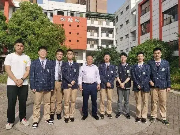 五十中曾经的模样——合肥八中学长回访母校侧记_腾讯新闻