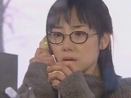 崔智友演天国的阶梯时剧中带眼镜的图片