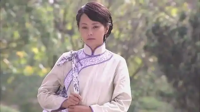 娘心:彩霞无处可去,只能露宿街头,真是让人可怜