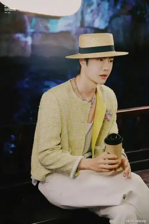 王一博香奈儿亮相gq主编全程陪同待遇top俊秀气质更一骑绝尘